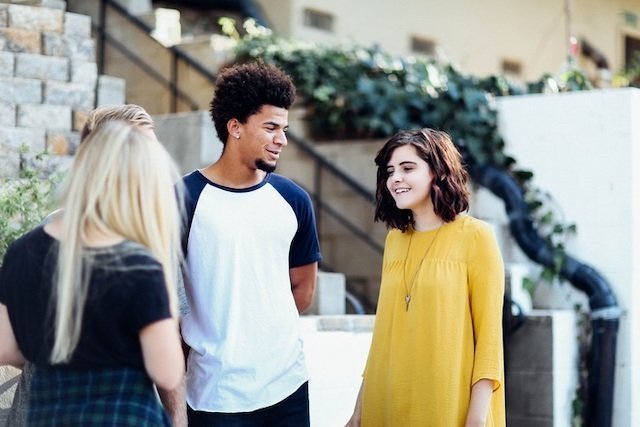 Man-Women-Talking-Discussion