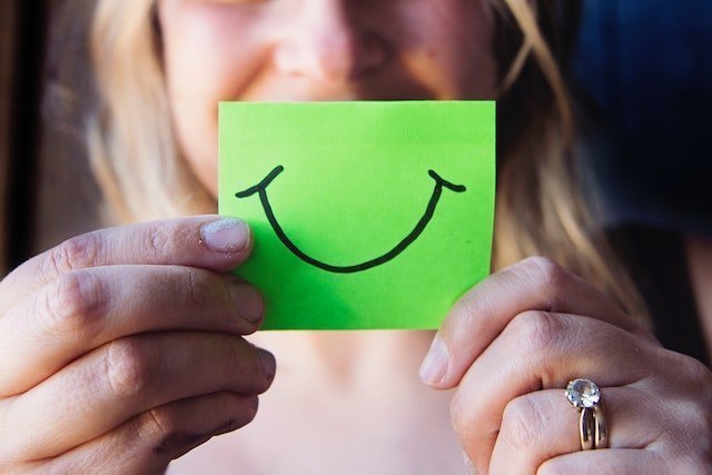Woman-Happy-Note-Happiness